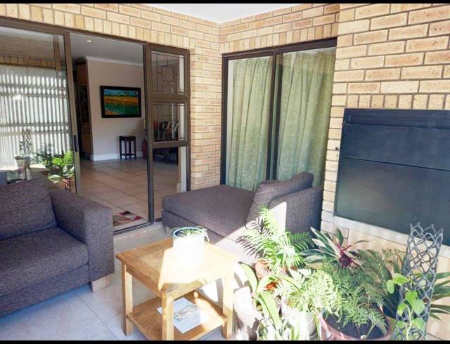 3 BEDROOM TOWNHOUSE RENTED IN SUMMERSTRAND